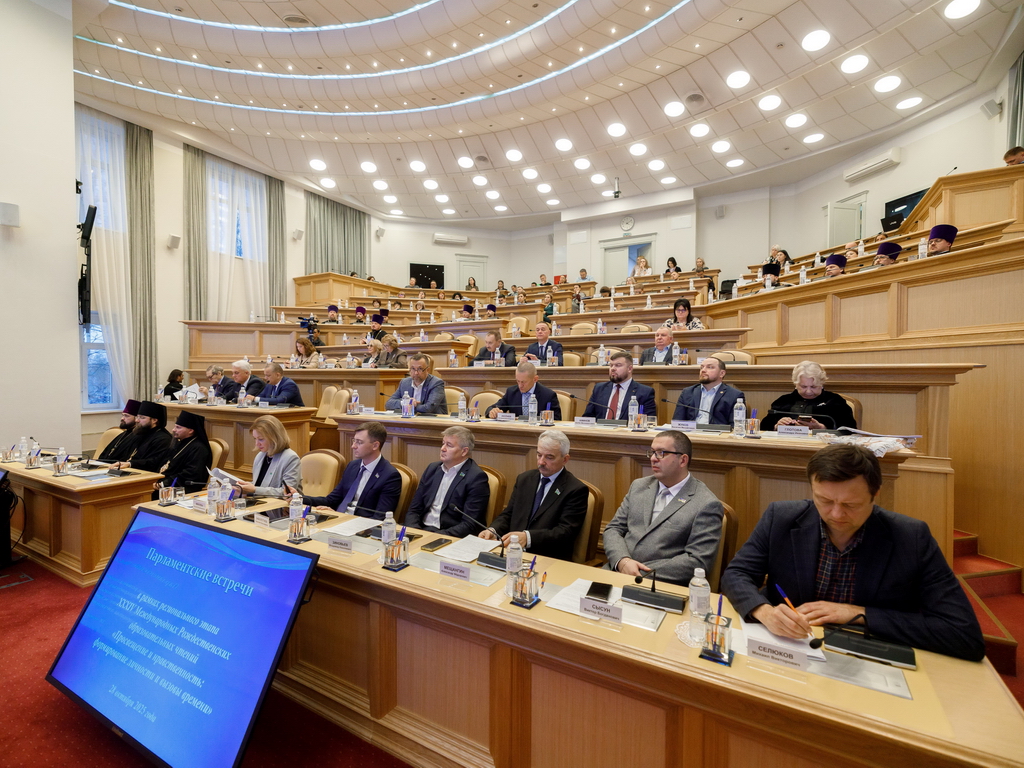 Наталья Западнова: «Сейчас особенно важно передать детям нравственный  культурный код российского народа» | 29.10.2025 | Ханты-Мансийск -  БезФормата