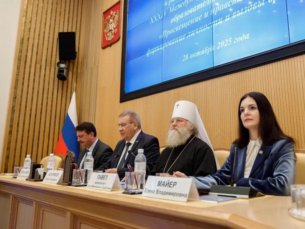 Лариса Белоцерковцева: «Важно созидать исконно русский мир, формируя  мировоззрение молодых людей» | 29.10.2025 | Ханты-Мансийск - БезФормата